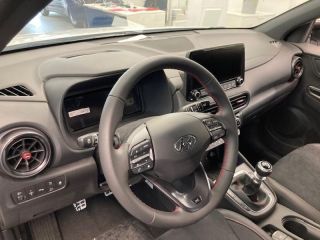 75013 : Hyundai Paris 13 - Bayard Automobiles - HYUNDAI Kona - Kona - Atlas White/Toit/rétros Black - Traction - Essence/Micro-Hybride