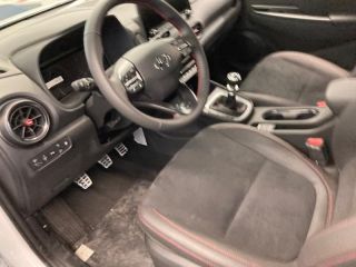 75013 : Hyundai Paris 13 - Bayard Automobiles - HYUNDAI Kona - Kona - Atlas White/Toit/rétros Black - Traction - Essence/Micro-Hybride