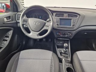 14100 : Hyundai Lisieux - Trajectoire Automobiles - HYUNDAI i20 - i20 - Rouge - Traction - Essence