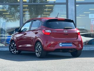 57200 : Hyundai Sarreguemines - Theobald Automobiles - HYUNDAI i10 - i10 - Dragon Red Métal/Toit/rétros Black - Traction - Essence
