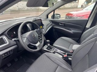 89100 : Hyundai Sens - APS - SUZUKI S-Cross - S-Cross - Cool White Pearl métallisé - Transmission intégrale - Essence/Micro-Hybride