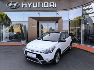 19100 : Hyundai Brive-la-Gaillarde - Garage Pouget - HYUNDAI i20 Active - i20 Active - Polar White/Toit rétro Phantom Black - Traction - Essence