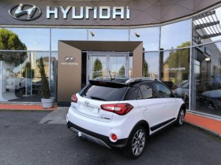 19100 : Hyundai Brive-la-Gaillarde - Garage Pouget - HYUNDAI i20 Active - i20 Active - Polar White/Toit rétro Phantom Black - Traction - Essence