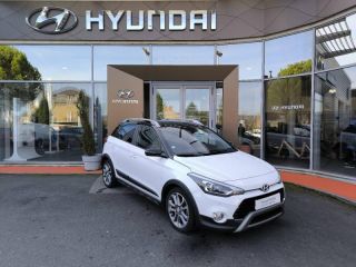 19100 : Hyundai Brive-la-Gaillarde - Garage Pouget - HYUNDAI i20 Active - i20 Active - Polar White/Toit rétro Phantom Black - Traction - Essence