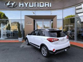 19100 : Hyundai Brive-la-Gaillarde - Garage Pouget - HYUNDAI i20 Active - i20 Active - Polar White/Toit rétro Phantom Black - Traction - Essence