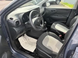 29200 : Hyundai Brest - Iroise Automobiles - HYUNDAI i10 - i10 - Sleek Silver Métal - Traction - Essence