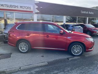 38200 : Hyundai Vienne - Groupe Central Autos - MITSUBISHI OUTLANDER PHEV Intense - OUTLANDER III - Rouge - Automate à fonct. Continu - Essence / Courant électrique