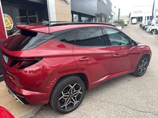 04100 : Hyundai Manosque - Pedinielli - HYUNDAI TUCSON N Line Executive - TUCSON IV - Rouge - Boîte automatique - Essence / Courant électrique