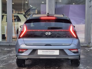 57100 : Hyundai Thionville - Théobald Automobiles - HYUNDAI Bayon - Bayon - Meta Blue Métal/Toit+rétros Black - Traction - Essence