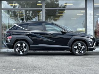 57200 : Hyundai Sarreguemines - Theobald Automobiles - HYUNDAI Kona - Kona - Abyss Black perlé métallisé - Traction - Hybride : Essence/Electrique