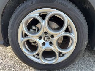 04100 : Hyundai Manosque - Pedinielli - ALFA ROMEO TONALE Sprint - TONALE - Rouge - Automate sequentiel - Essence sans plomb