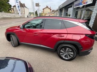 89100 : Hyundai Sens - APS - HYUNDAI Tucson - Tucson - Sunset Red Métal - Traction - Hybride : Essence/Electrique