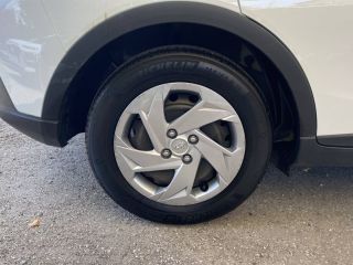 33110 : Hyundai Bordeaux Nord Le Bouscat - Sipa Automobiles - HYUNDAI BAYON Initia - BAYON (03/2021-05/2024) - Blanc - Boîte manuelle - Essence sans plomb