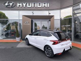 19100 : Hyundai Brive-la-Gaillarde - Garage Pouget - HYUNDAI i20 - i20 - Polar White Métal/Toit/rétros Black - Traction - Essence/Micro-Hybride