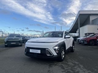 49300 : Hyundai Cholet - Océane Auto - HYUNDAI KONA Intuitive - KONA II - Blanc - Automate sequentiel - Essence / Courant électrique
