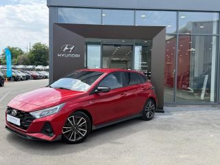 72100 : Hyundai Le Mans - GCH LE MANS - HYUNDAI i20 - i20 - Dragon Red Métal/Toit/rétro Black - Traction - Essence/Micro-Hybride