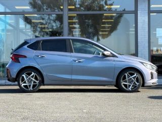 57200 : Hyundai Sarreguemines - Theobald Automobiles - HYUNDAI i20 - i20 - Vibrant Blue Métal - Traction - Essence