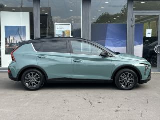 57100 : Hyundai Thionville - Théobald Automobiles - HYUNDAI Bayon - Bayon - Mangrove Green Métal/Toit/rétros Black - Traction - Essence/Micro-Hybride