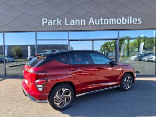 56000 : Hyundai Vannes - Park Lann Automobiles - HYUNDAI Kona - Kona - Ultimate Red métallisé/Toit/rétros Black - Traction - Hybride : Essence/Electrique