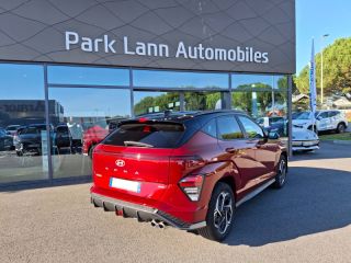 56000 : Hyundai Vannes - Park Lann Automobiles - HYUNDAI Kona - Kona - Ultimate Red métallisé/Toit/rétros Black - Traction - Hybride : Essence/Electrique