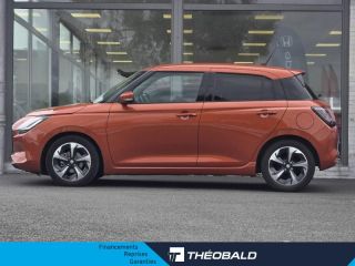 57200 : Hyundai Sarreguemines - Theobald Automobiles - SUZUKI Swift - Swift - So'Color Flame Orange Pearl/Black métal - Traction - Essence/Micro-Hybride