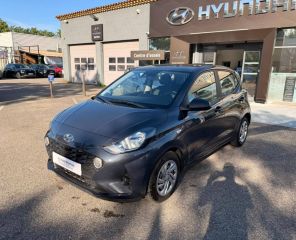 84120 : Hyundai PERTUIS - SA PEDINIELLI - HYUNDAI i10 Initia - i10 III - Gris - Boîte manuelle - Essence sans plomb