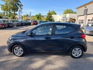 84120 : Hyundai PERTUIS - SA PEDINIELLI - HYUNDAI i10 Initia - i10 III - Gris - Boîte manuelle - Essence sans plomb