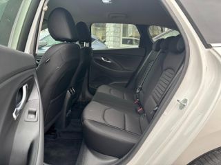 89100 : Hyundai Sens - APS - HYUNDAI i30 SW - i30 SW - Serenity White métal - Traction - Essence