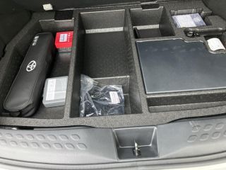 87280 : Hyundai Limoges - Motors Cars - TOYOTA C-HR - C-HR - Blanc Lunaire nacré bi-ton - Traction - Hybride : Essence/Electrique