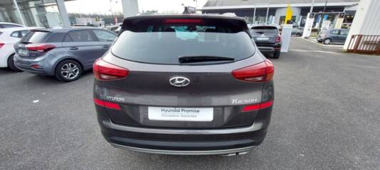 77100 : Hyundai Meaux - Protea by Riester - HYUNDAI TUCSON Premium - TUCSON III - MARRON FONCE - Boîte manuelle - Diesel
