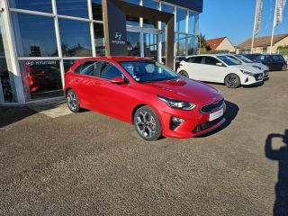 28500 : Hyundai Dreux Motors - KIA Ceed - Ceed - Rouge Rubis métallisé - Traction - Essence