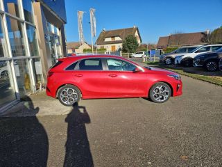 28500 : Hyundai Dreux Motors - KIA Ceed - Ceed - Rouge Rubis métallisé - Traction - Essence