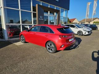 28500 : Hyundai Dreux Motors - KIA Ceed - Ceed - Rouge Rubis métallisé - Traction - Essence