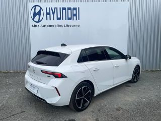 33110 : Hyundai Bordeaux Nord Le Bouscat - Sipa Automobiles - OPEL ASTRA Elegance Business - ASTRA (10/2021) - BLANC - Boîte automatique - Essence / Courant électrique