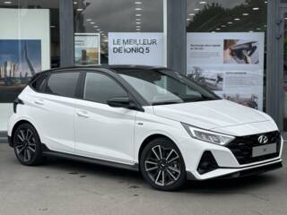 57100 : Hyundai Thionville - Théobald Automobiles - HYUNDAI i20 - i20 - Atlas White Métal/Toit/rétros Black - Traction - Essence/Micro-Hybride