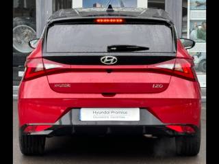 57100 : Hyundai Thionville - Théobald Automobiles - HYUNDAI i20 - i20 - Dragon Red Métal/Toit/rétro Black - Traction - Essence/Micro-Hybride