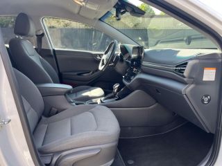 38200 : Hyundai Vienne - Groupe Central Autos - HYUNDAI IONIQ Creative - IONIQ - Blanc - Automate sequentiel - Essence / Courant électrique