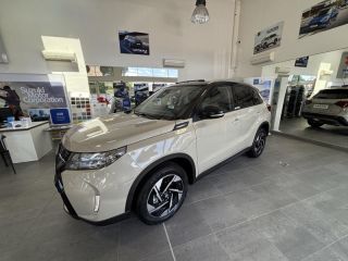 89100 : Hyundai Sens - APS - SUZUKI Vitara - Vitara - So&#039;Color Savanna Ivory/Black métal - Traction - Hybride : Essence/Electrique