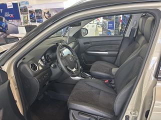 89100 : Hyundai Sens - APS - SUZUKI Vitara - Vitara - So&#039;Color Savanna Ivory/Black métal - Traction - Hybride : Essence/Electrique