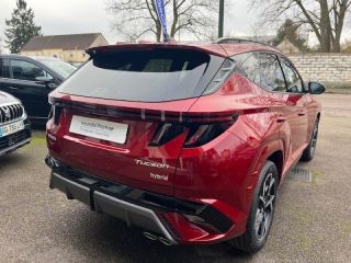 89100 : Hyundai Sens - APS - HYUNDAI Tucson - Tucson - Ultimate Red Métal - Traction - Hybride : Essence/Electrique