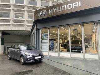 75013 : Hyundai Paris 13 - Bayard Automobiles - HYUNDAI i20 - i20 - Star dust / phantom black - Traction - Essence