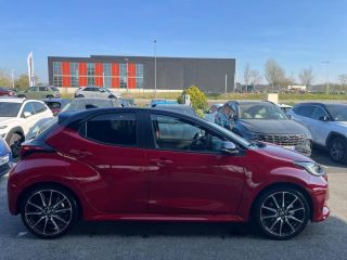 64100 : Hyundai Bayonne - Oceanic Auto - TOYOTA Yaris - Yaris - Bi-ton Rouge Intense / Toit noir - Traction - Hybride : Essence/Electrique