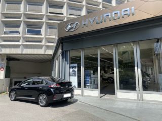 75013 : Hyundai Paris 13 - Bayard Automobiles - HYUNDAI Ioniq - Ioniq - Phantom black - Traction - Hybride rechargeable : Essence/Electrique