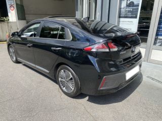 75013 : Hyundai Paris 13 - Bayard Automobiles - HYUNDAI Ioniq - Ioniq - Phantom black - Traction - Hybride rechargeable : Essence/Electrique