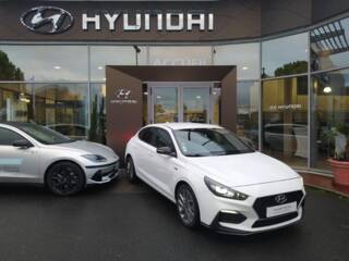 19100 : Hyundai Brive-la-Gaillarde - Garage Pouget - HYUNDAI i30 Fastback - i30 Fastback - Polar White - Traction - Essence