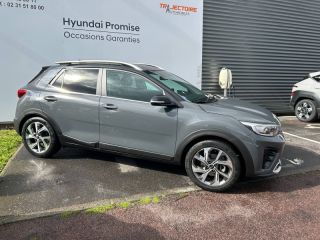 14100 : Hyundai Lisieux - Trajectoire Automobiles - KIA Stonic - Stonic - Gris Magnétique métallisé / Toit Noir - Traction - Essence/Micro-Hybride