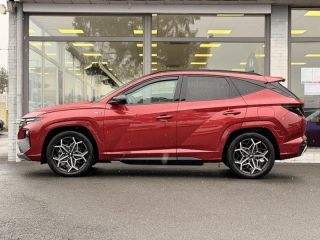 57200 : Hyundai Sarreguemines - Theobald Automobiles - HYUNDAI Tucson - Tucson - Sunset Red Métal/Toit/rétros Black - Transmission intégrale - Hybride rechargeable : Essence/Electrique