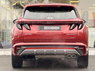 57200 : Hyundai Sarreguemines - Theobald Automobiles - HYUNDAI Tucson - Tucson - Sunset Red Métal/Toit/rétros Black - Transmission intégrale - Hybride rechargeable : Essence/Electrique