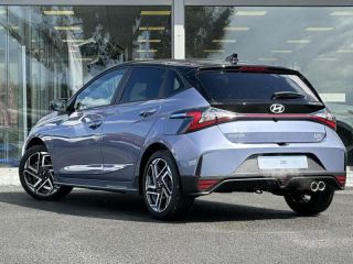 57200 : Hyundai Sarreguemines - Theobald Automobiles - HYUNDAI i20 - i20 - Meta Blue Métal/Toit+rétros Black - Traction - Essence