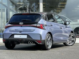 57200 : Hyundai Sarreguemines - Theobald Automobiles - HYUNDAI i20 - i20 - Meta Blue Métal/Toit+rétros Black - Traction - Essence